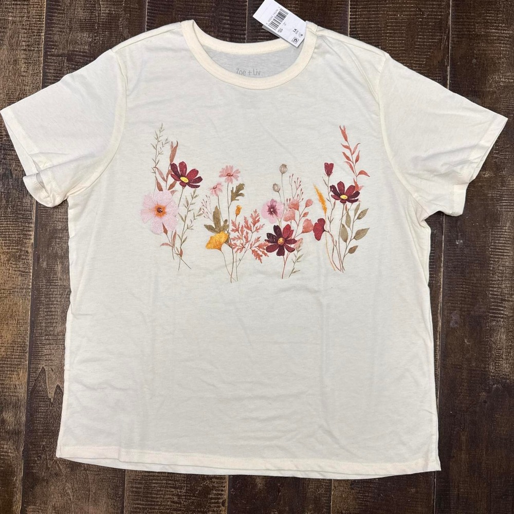 Zoe + Liv Women's Cream Colored Floral Graphic Tee T-Shirt